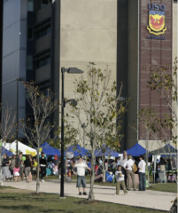 A large group of people congregating outside at UniSQ Springfield's first open day.