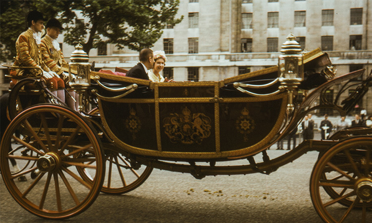queen in carriage